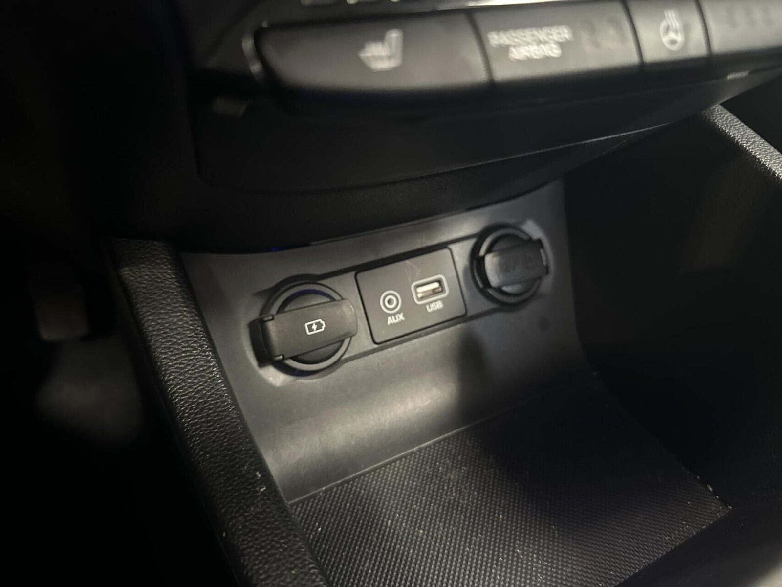 Beige Hyundai i20 fra 2020