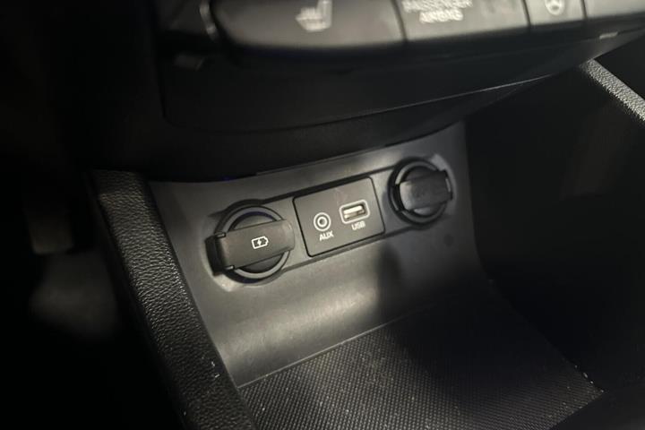 Beige Hyundai i20 fra 2020
