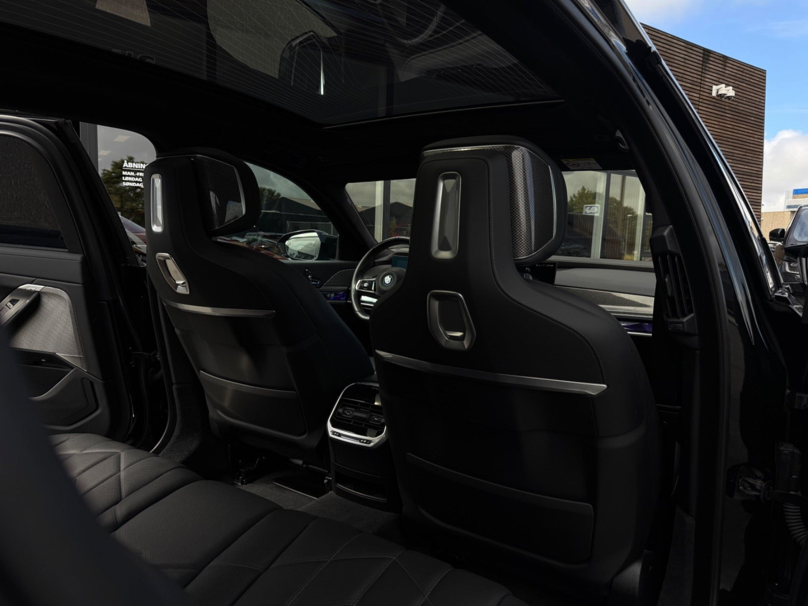 Sort BMW i7 fra 2023
