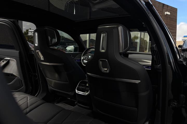 Sort BMW i7 fra 2023