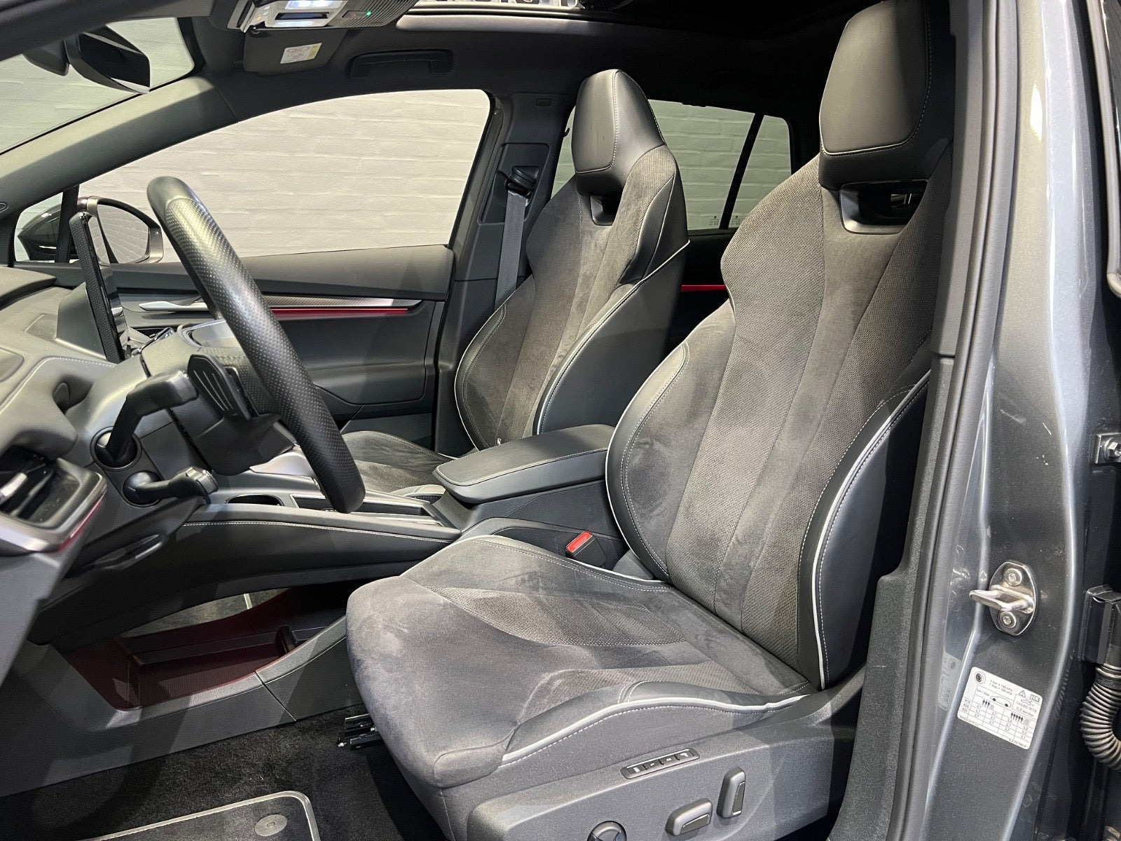 Grå Skoda Enyaq fra 2026