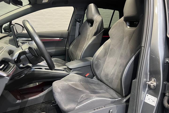 Grå Skoda Enyaq fra 2026