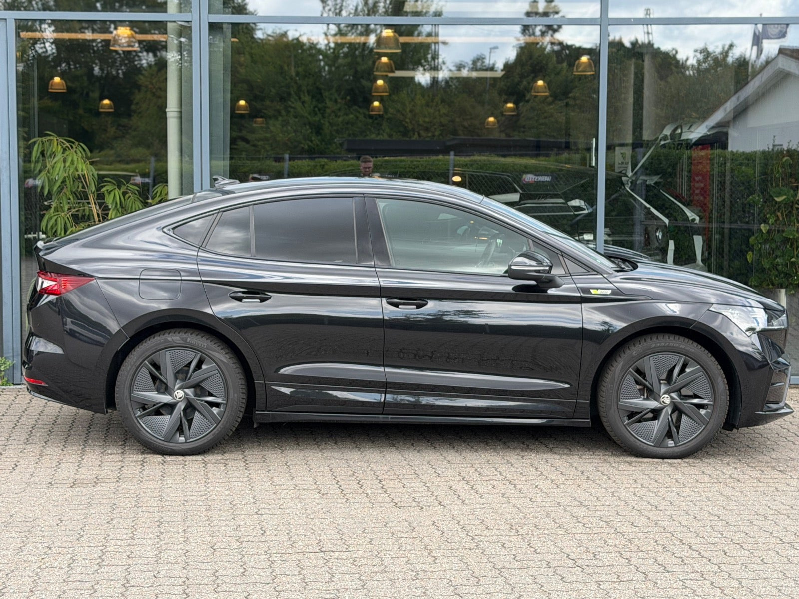 Sort Skoda Enyaq fra 2023