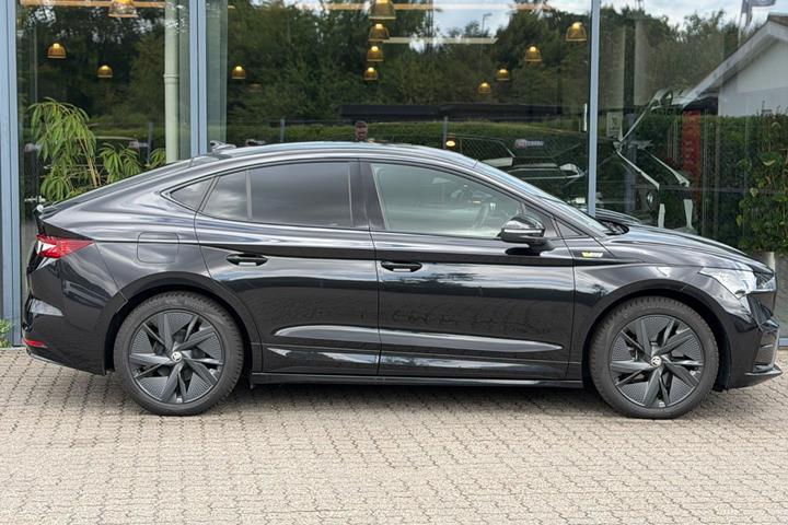 Sort Skoda Enyaq fra 2023
