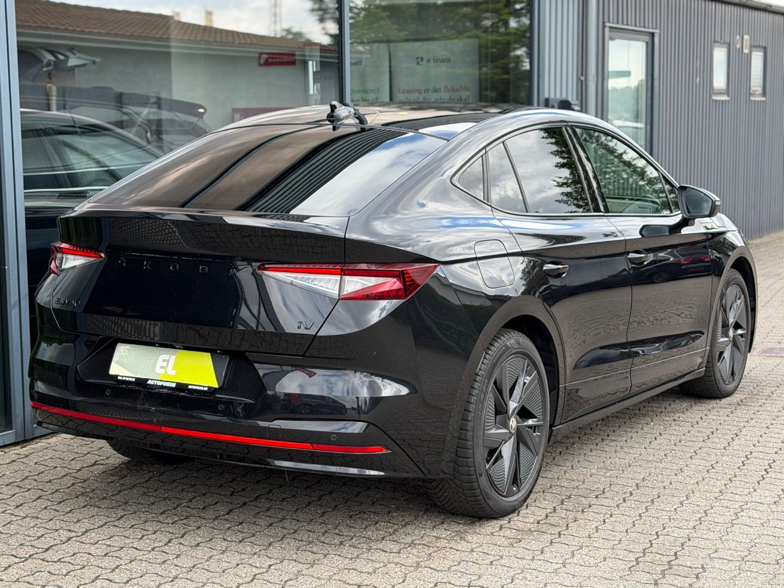 Sort Skoda Enyaq fra 2023