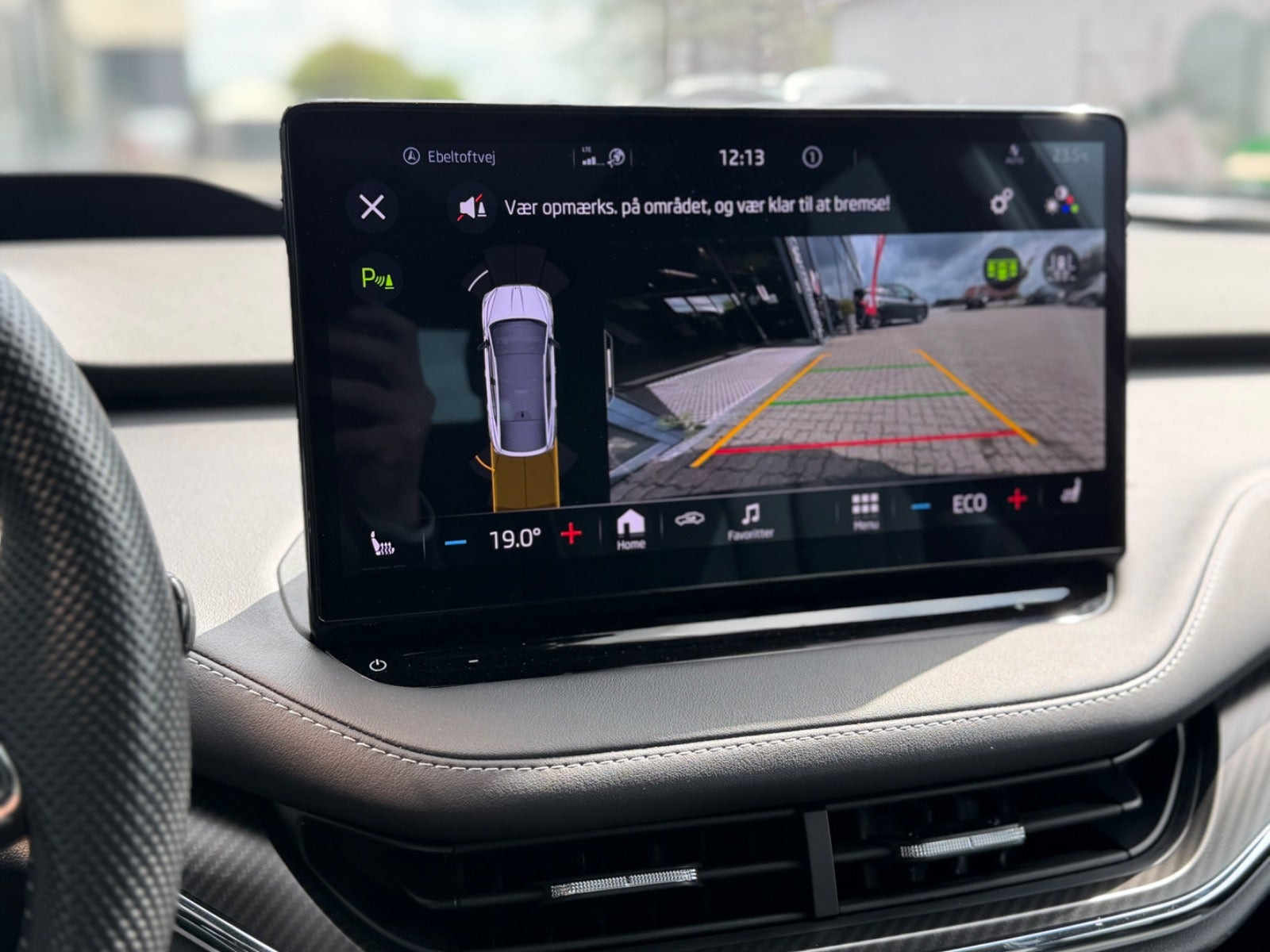Sort Skoda Enyaq fra 2023
