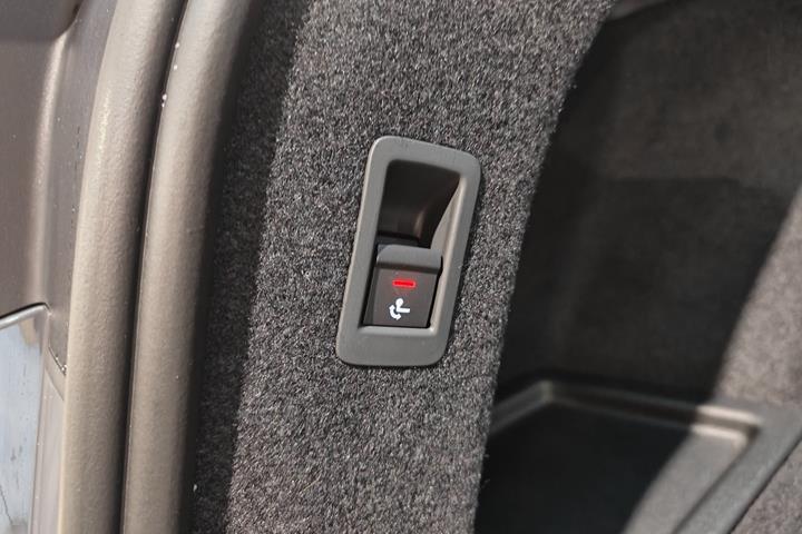 Grå Audi A6 e-tron fra 2025