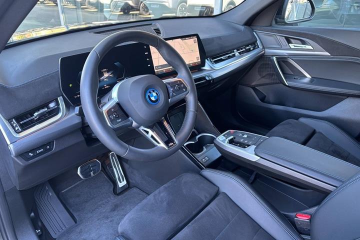 Sort BMW iX2 fra 2026