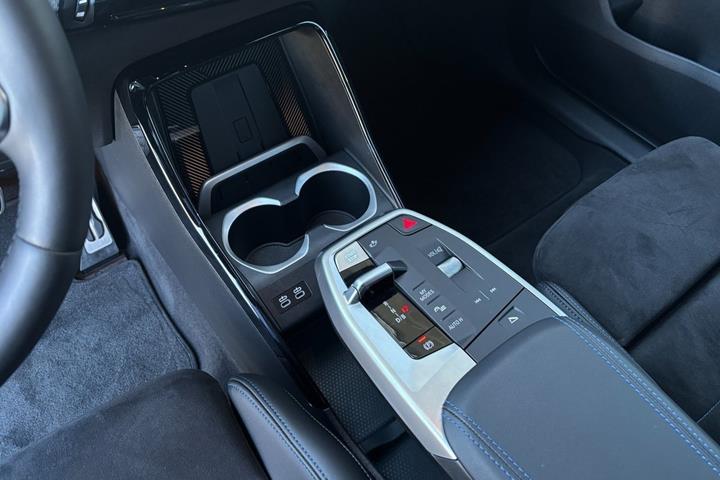 Sort BMW iX2 fra 2026