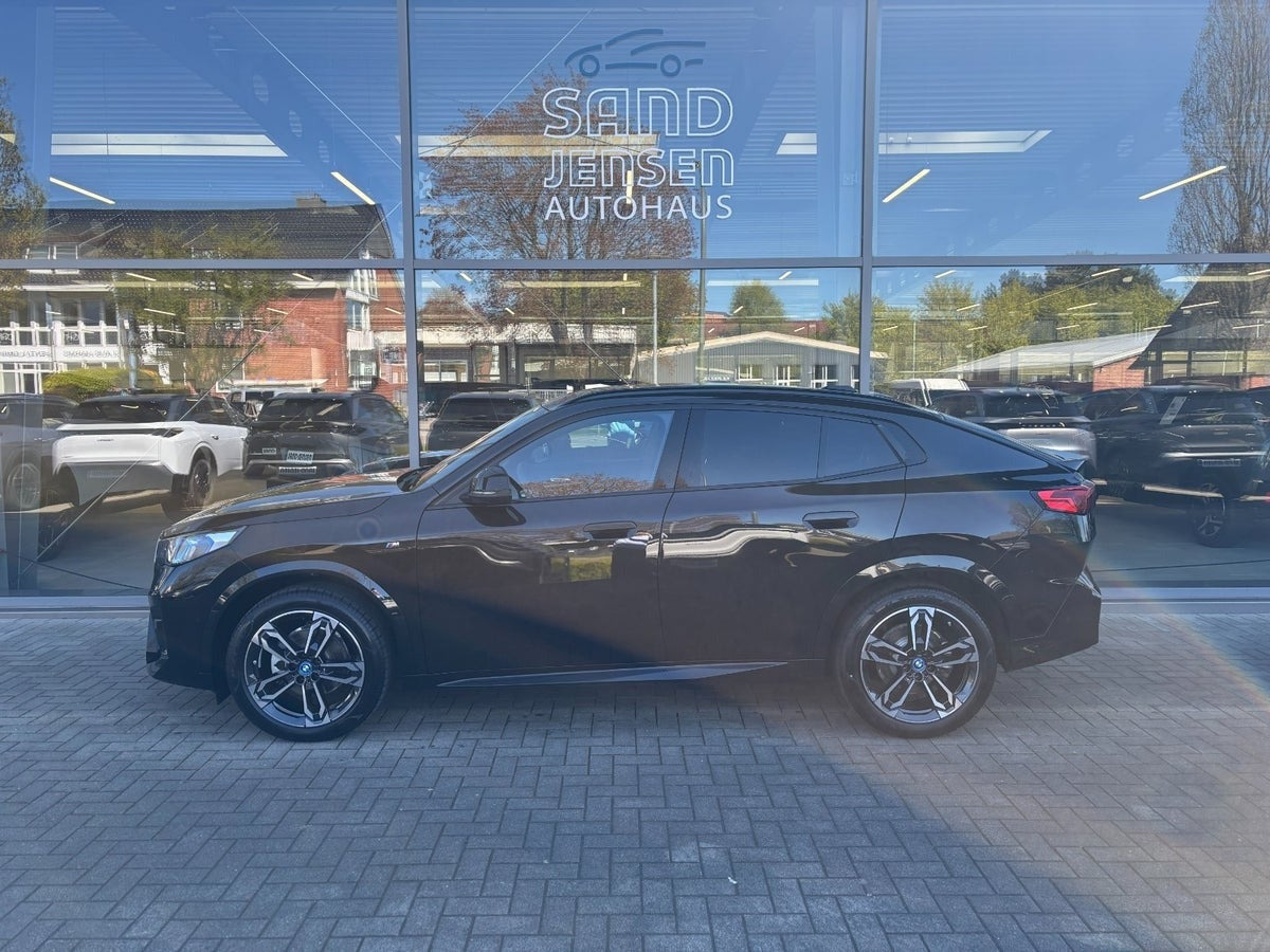 Sort BMW iX2 fra 2026