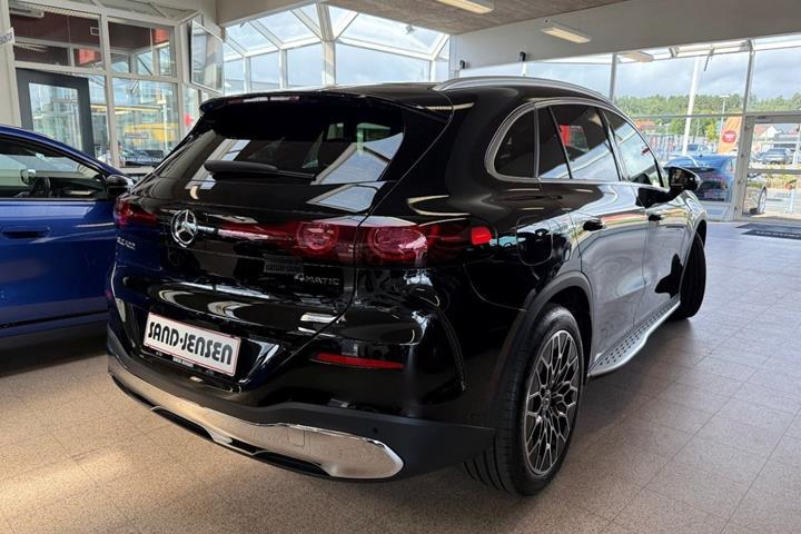 Sort Mercedes GLC400 fra 2026