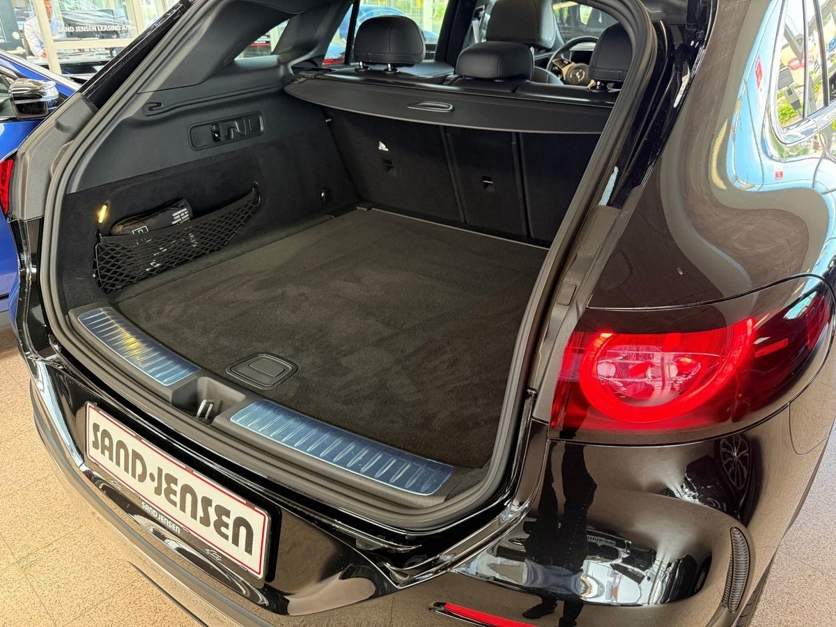 Sort Mercedes GLC400 fra 2026