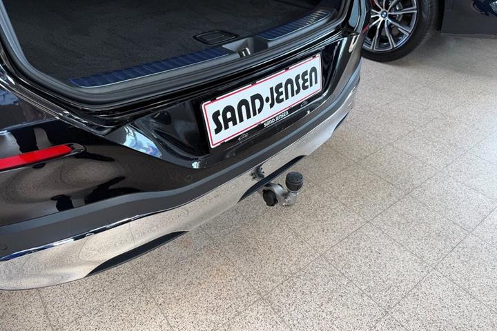 Sort Mercedes GLC400 fra 2026
