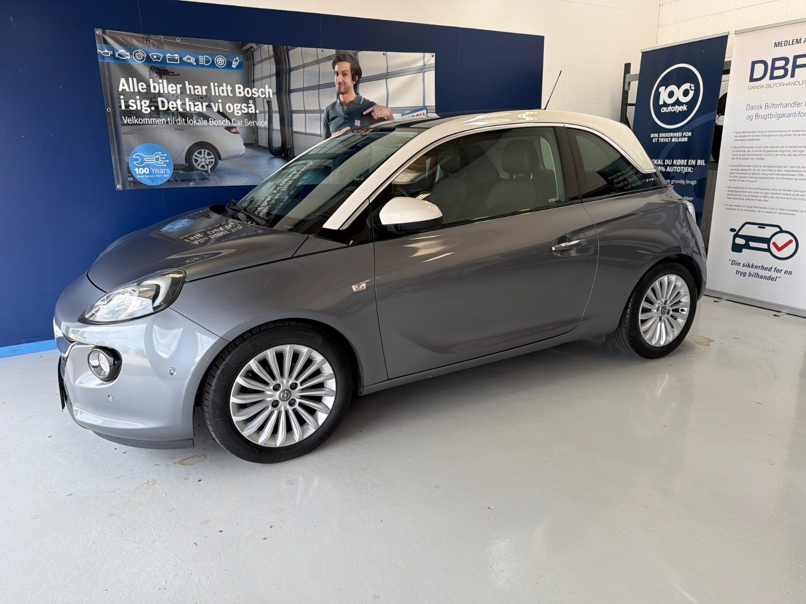 Grå Opel Adam fra 2017