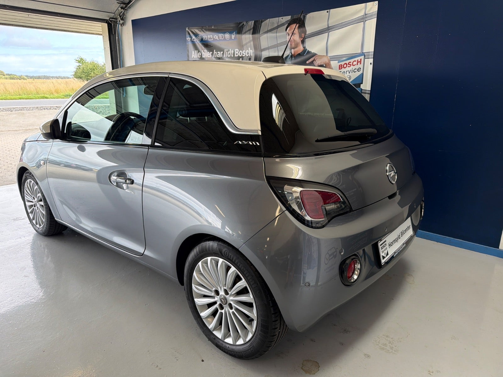 Grå Opel Adam fra 2017