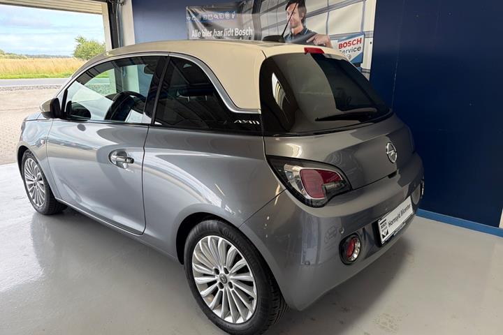 Grå Opel Adam fra 2017