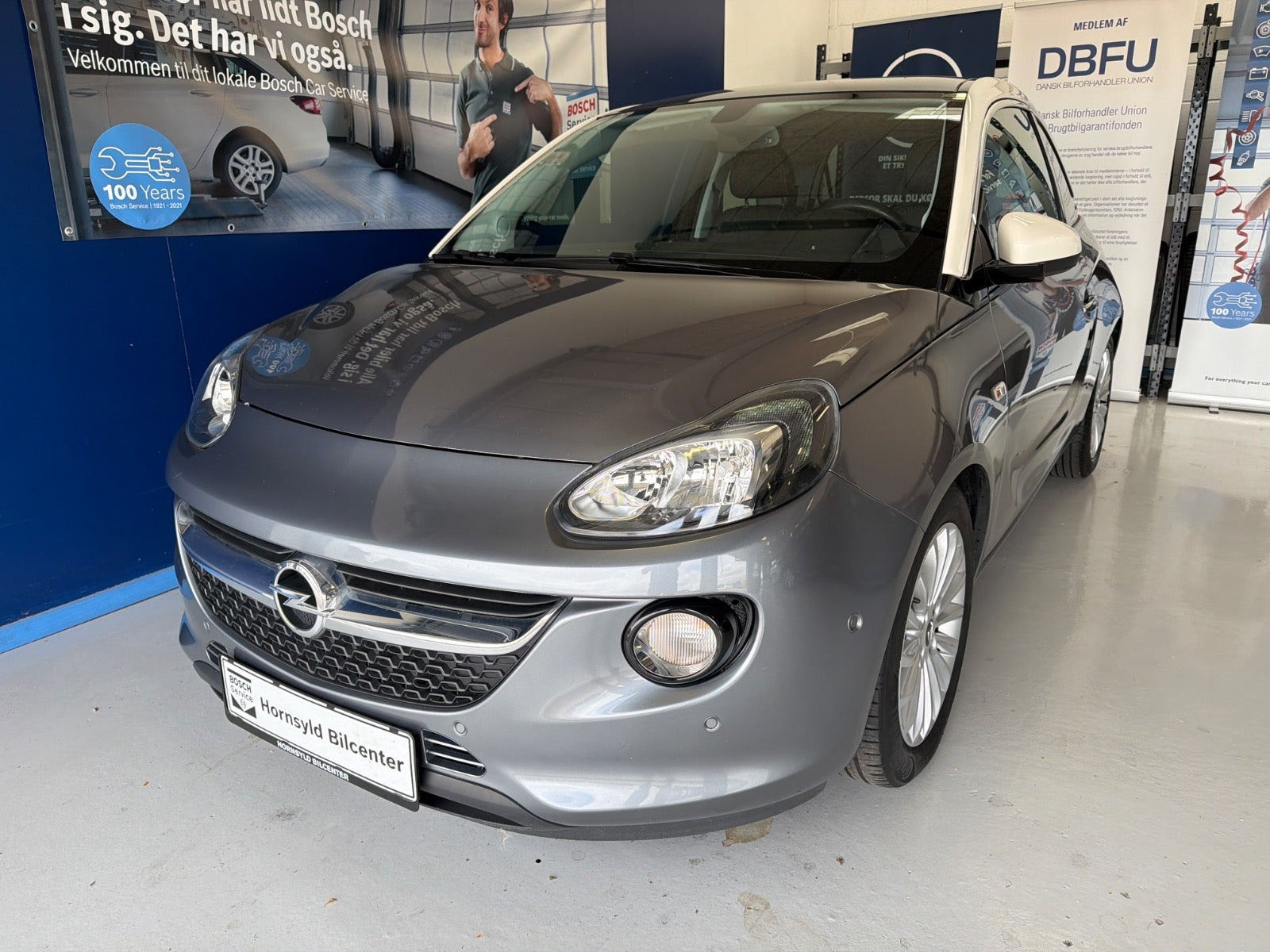 Grå Opel Adam fra 2017