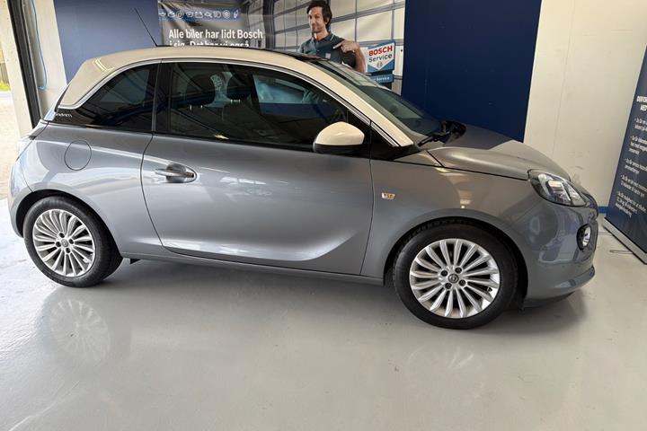 Grå Opel Adam fra 2017