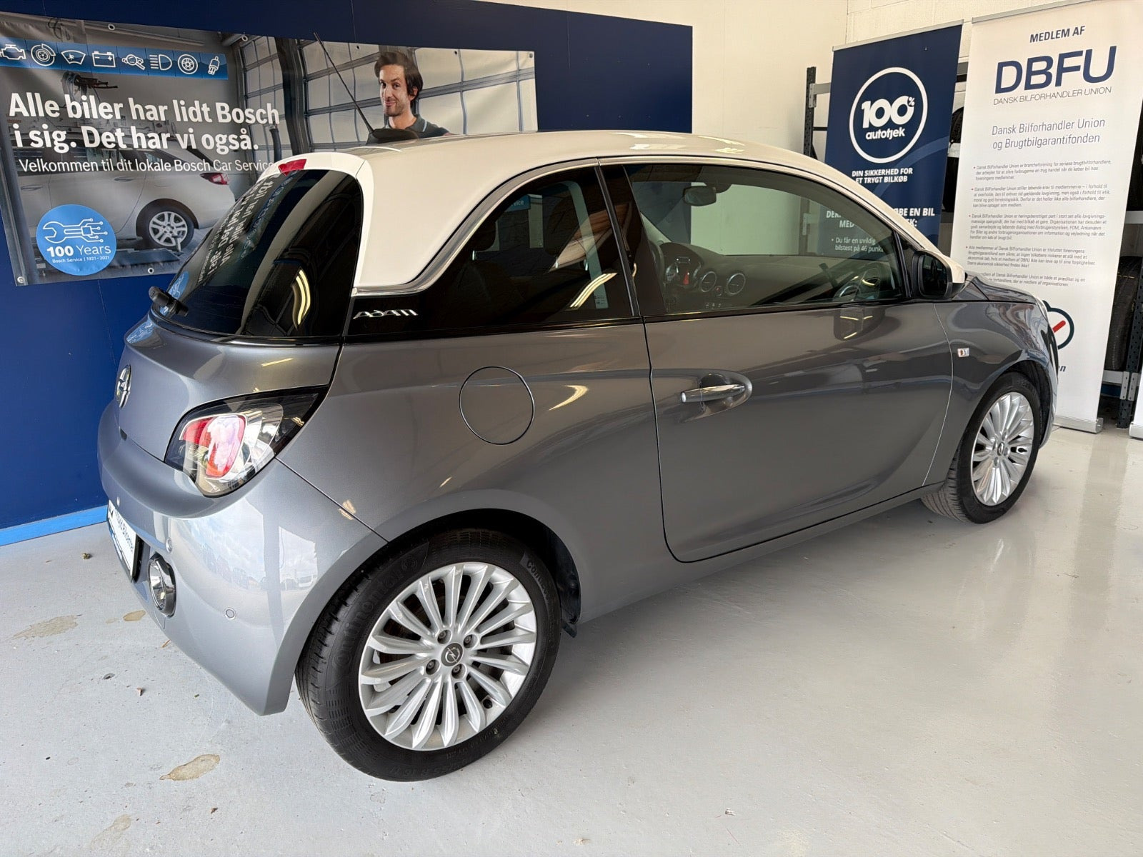 Grå Opel Adam fra 2017