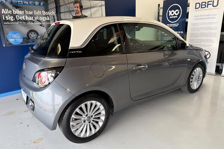 Grå Opel Adam fra 2017