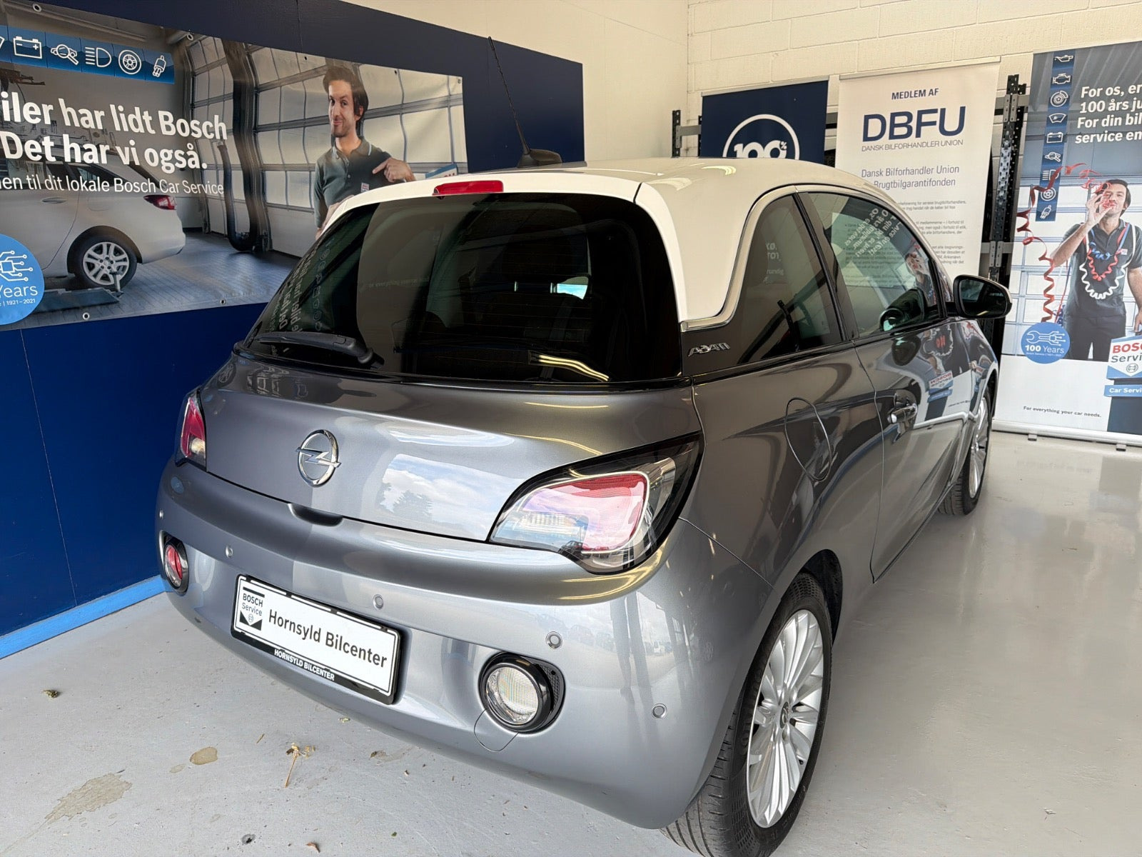 Grå Opel Adam fra 2017