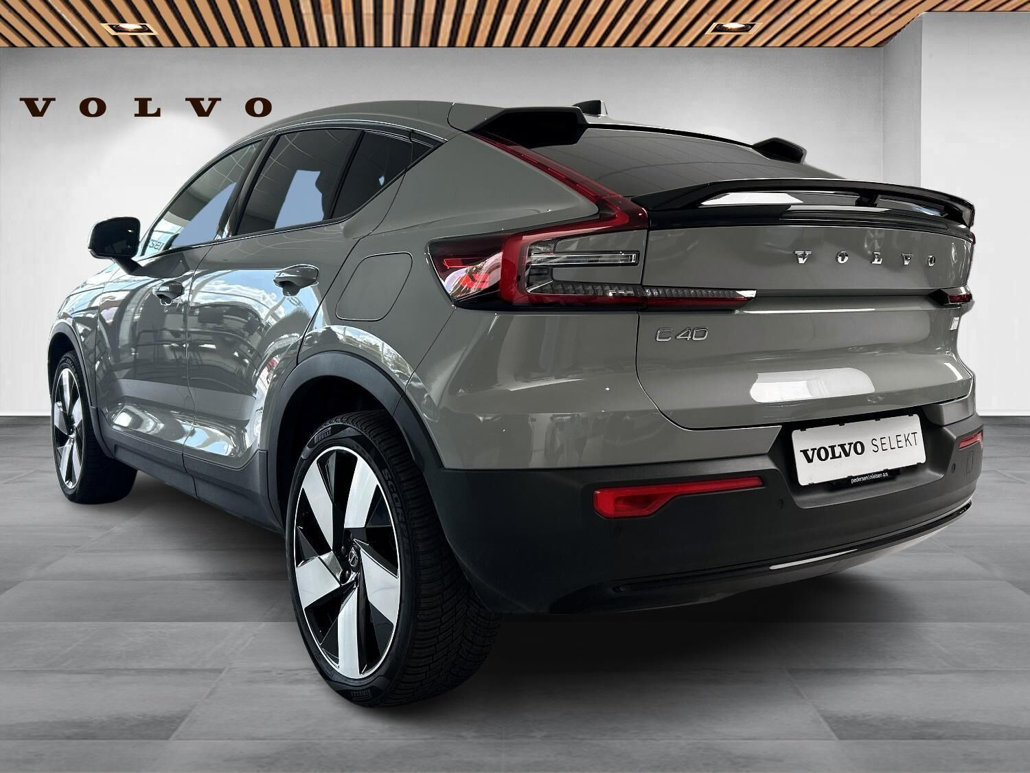 Grå Volvo C40 fra 2024