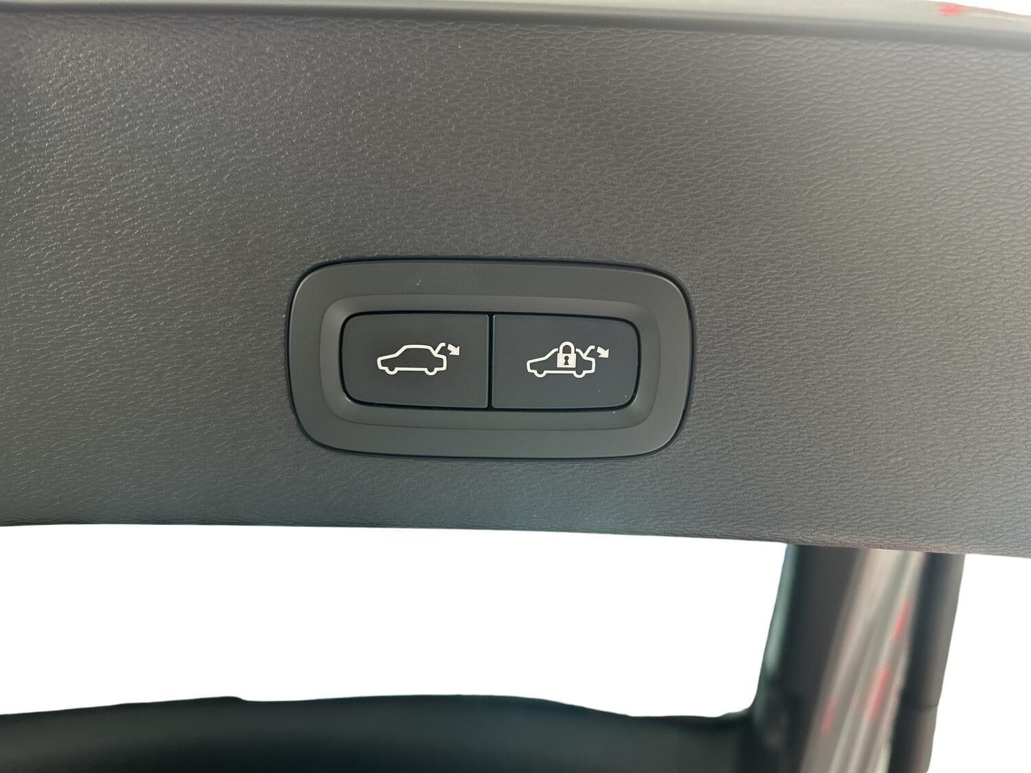Grå Volvo C40 fra 2024