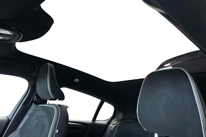 Grå Volvo C40 fra 2024
