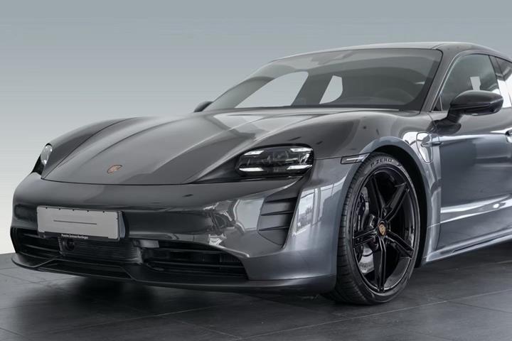 Grå Porsche Taycan fra 2022