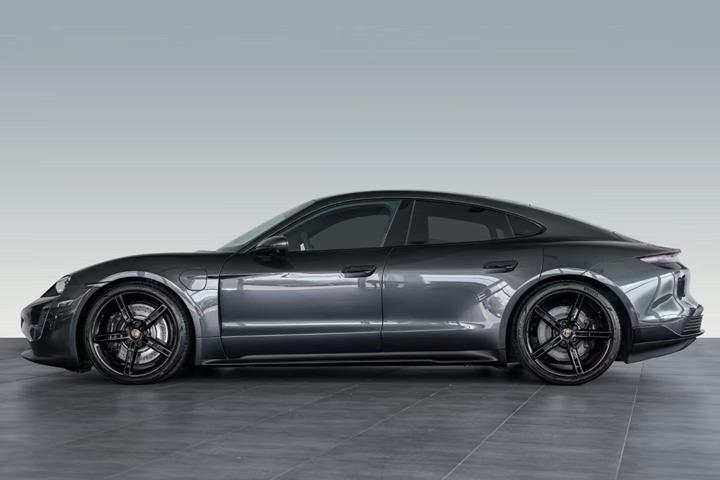 Grå Porsche Taycan fra 2022