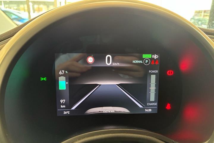 Hvid Fiat 500e fra 2023