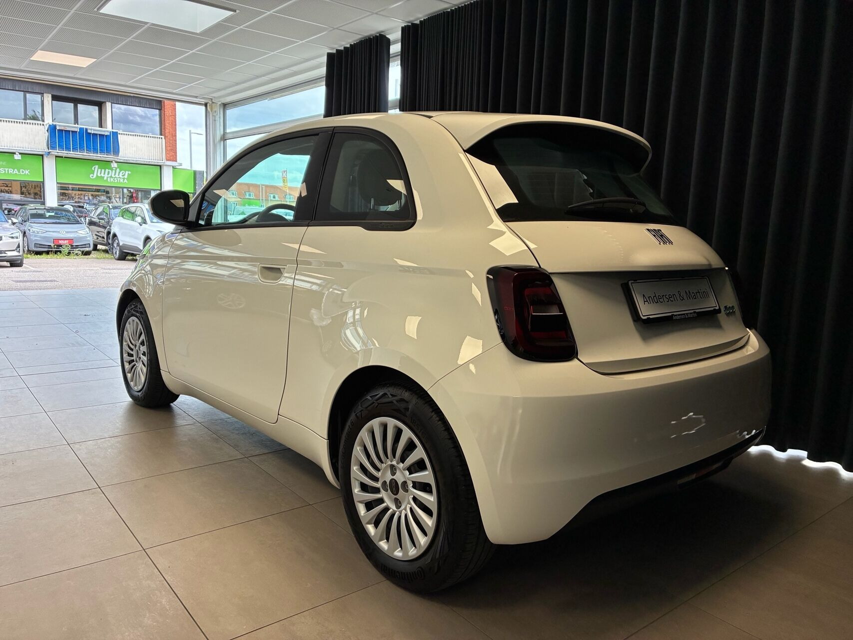 Hvid Fiat 500e fra 2023