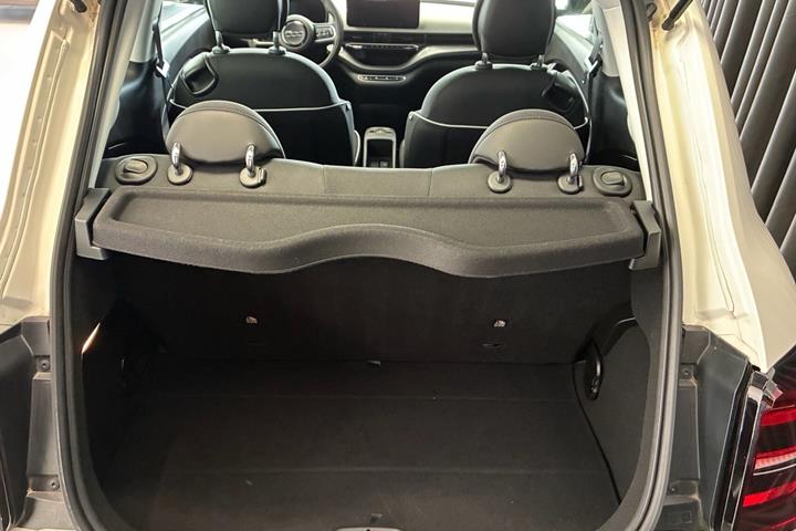 Hvid Fiat 500e fra 2023