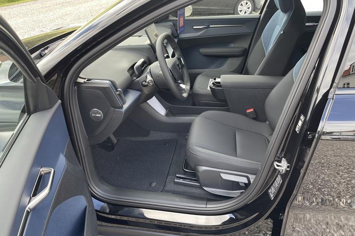 Sort Volvo EX30 fra 2026