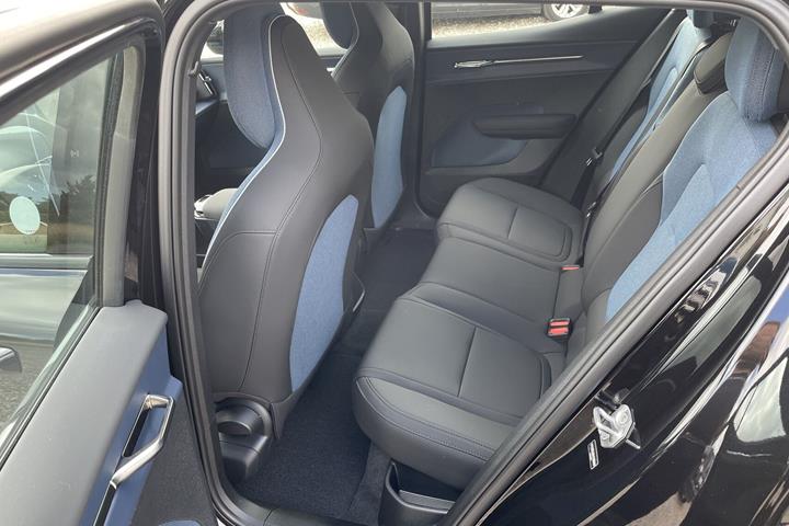 Sort Volvo EX30 fra 2026
