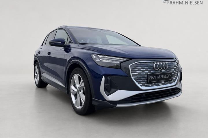 Blå Audi Q4 fra 2021