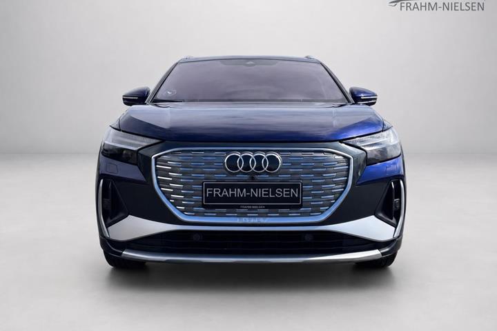 Blå Audi Q4 fra 2021