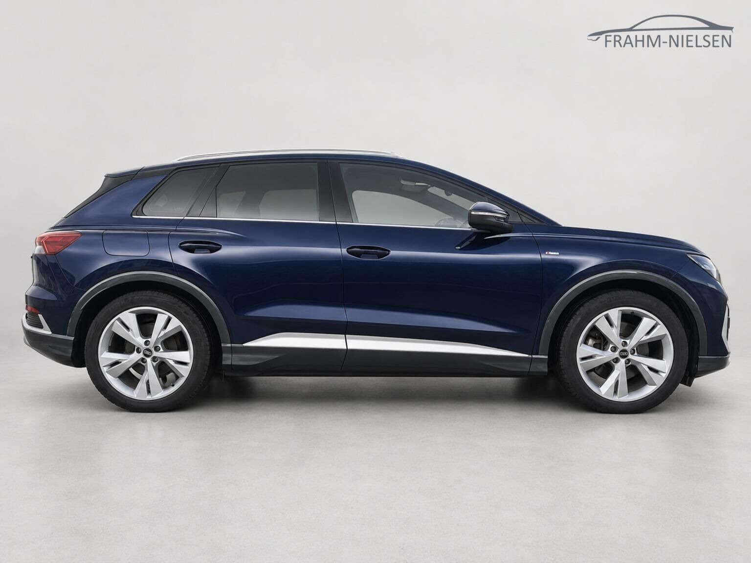 Blå Audi Q4 fra 2021