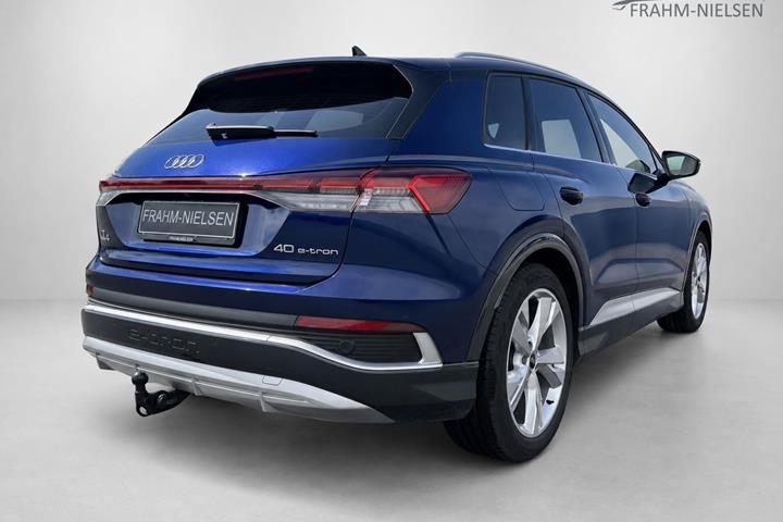 Blå Audi Q4 fra 2021