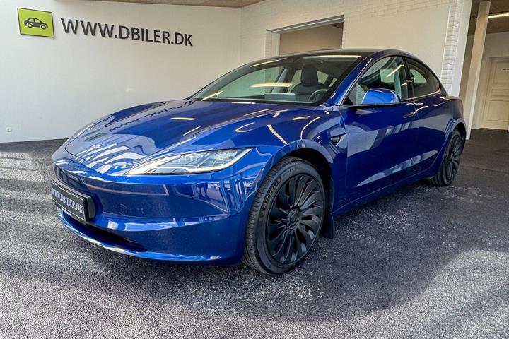 Blå Tesla Model 3 fra 2023