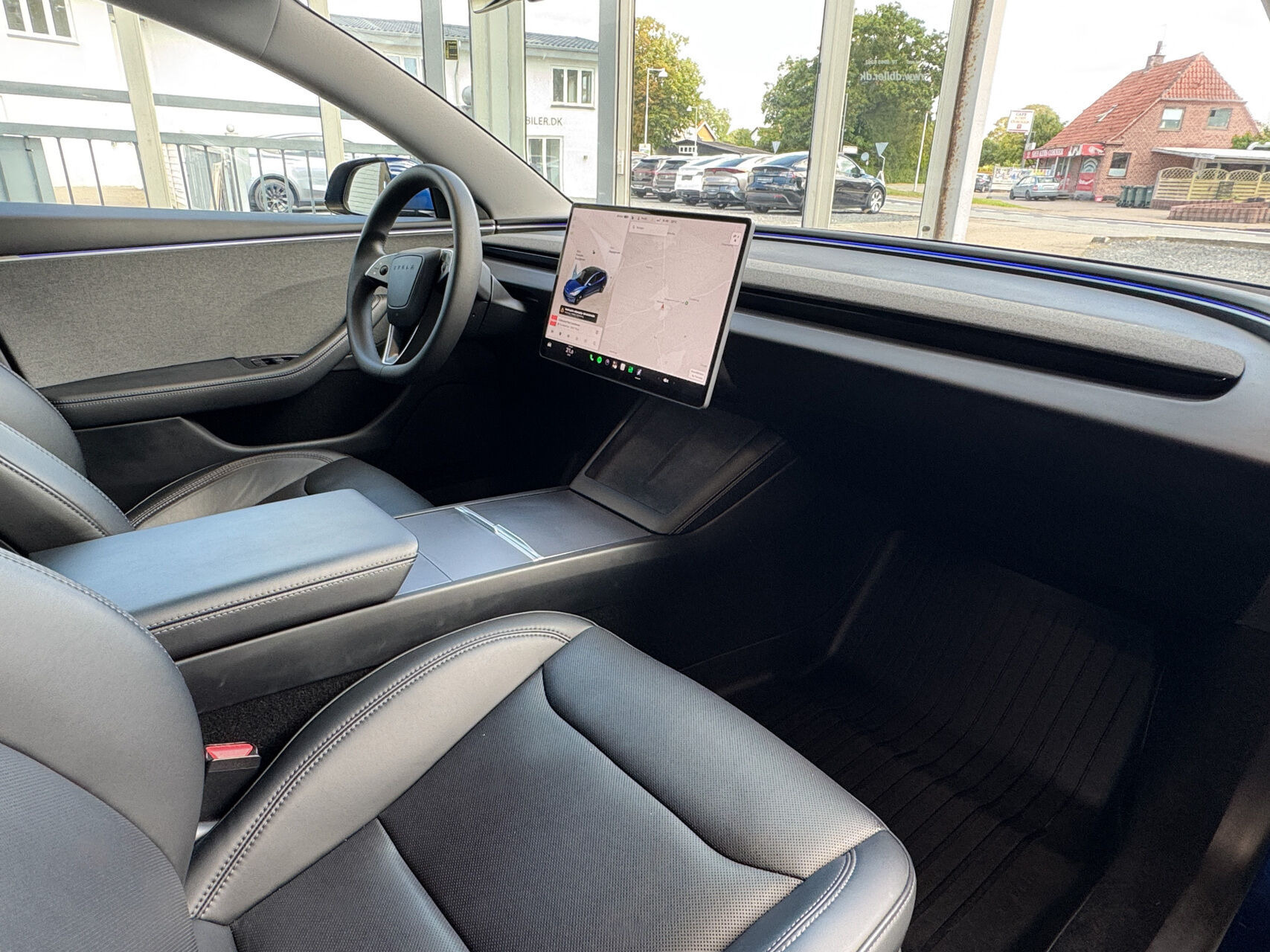Blå Tesla Model 3 fra 2023