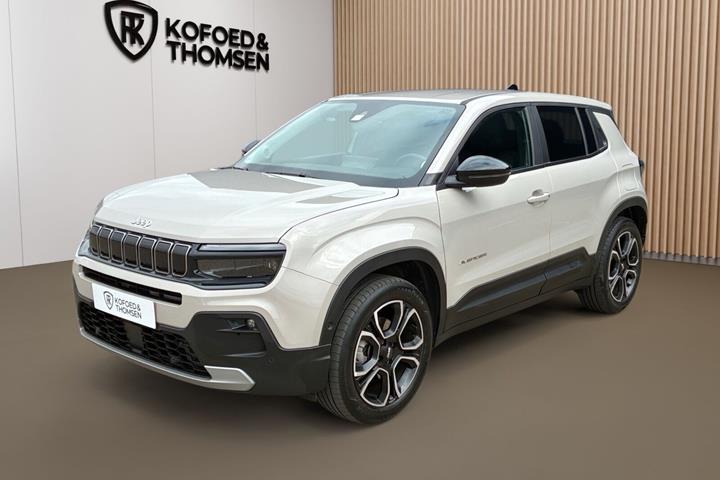 Beige Jeep Avenger fra 2025 set udefra