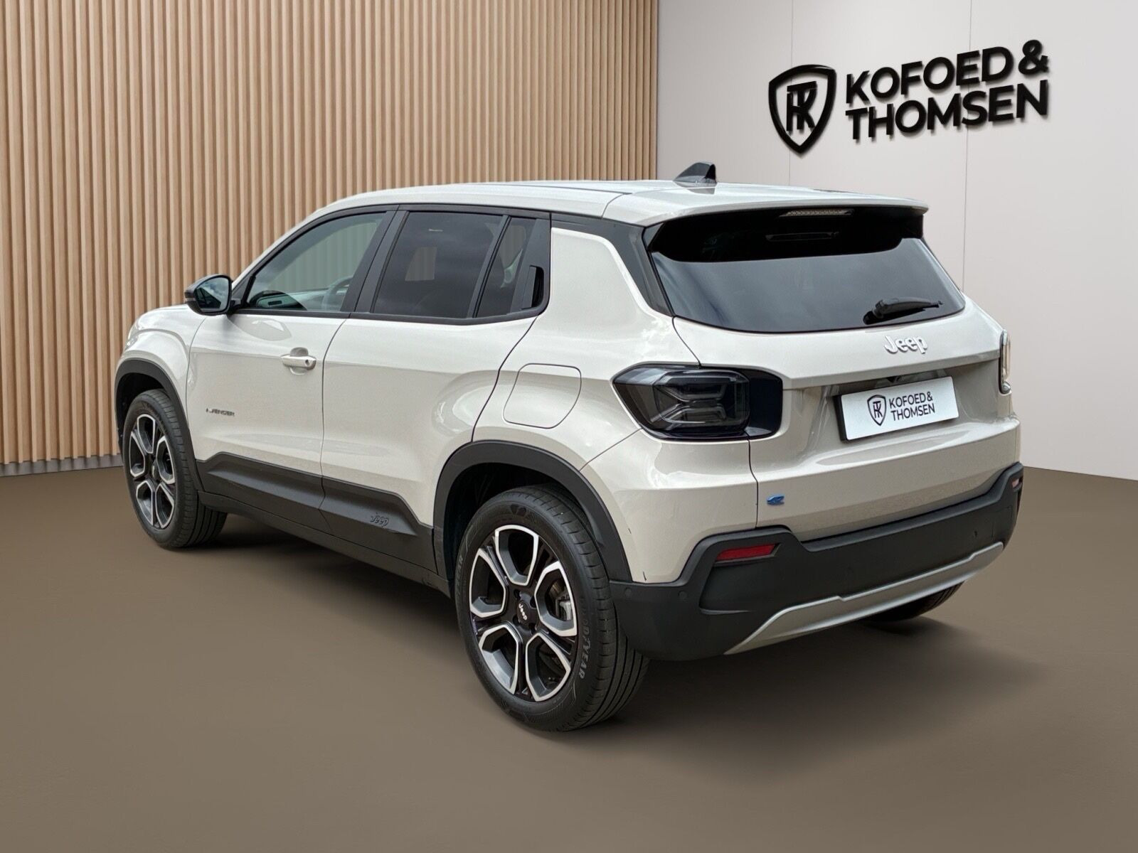 Beige Jeep Avenger fra 2025