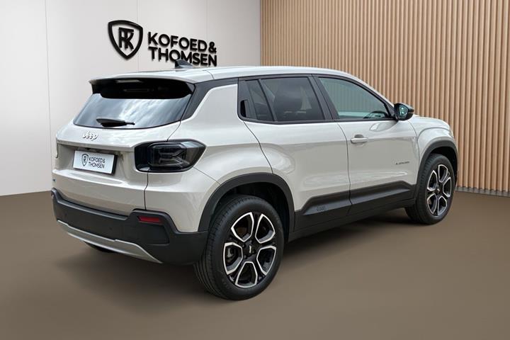 Beige Jeep Avenger fra 2025