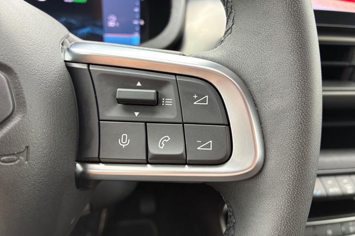 Beige Jeep Avenger fra 2025