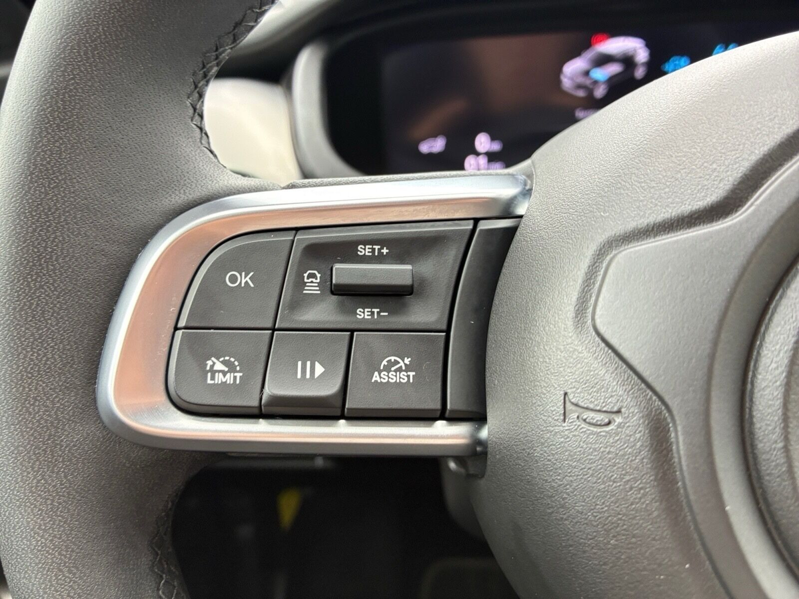 Beige Jeep Avenger fra 2025