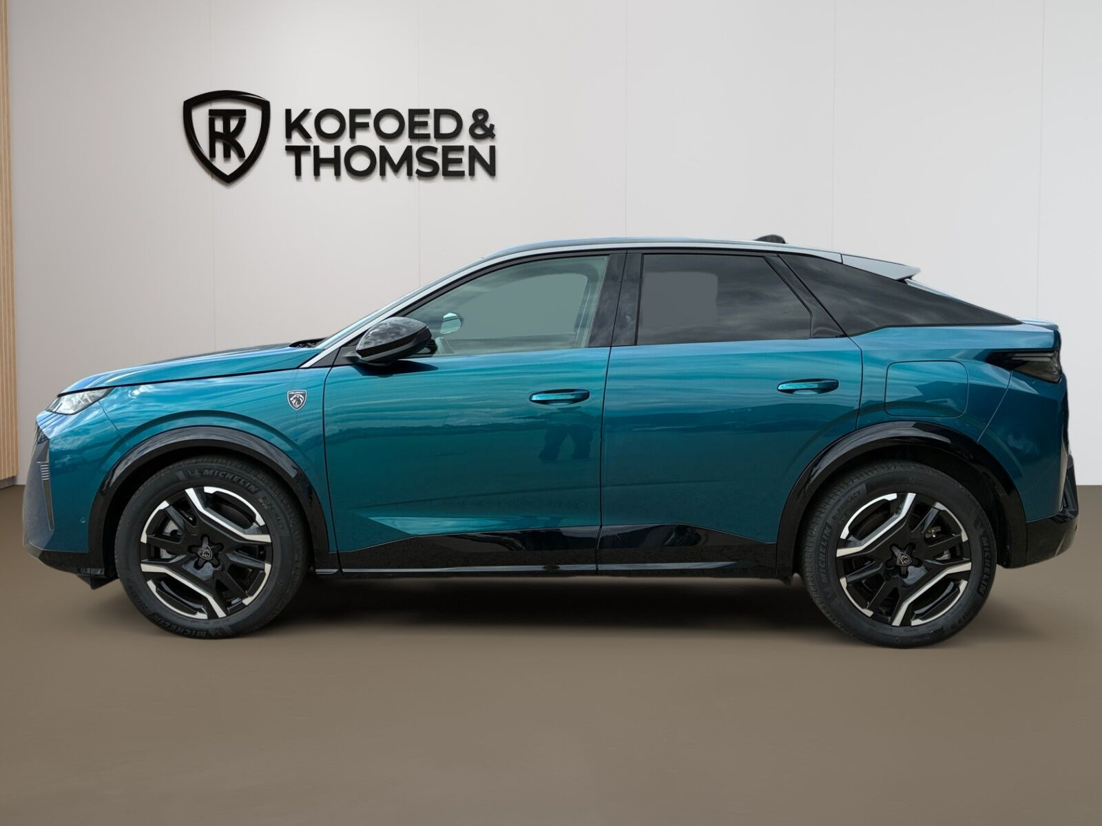 Blå Peugeot e-3008 fra 2025