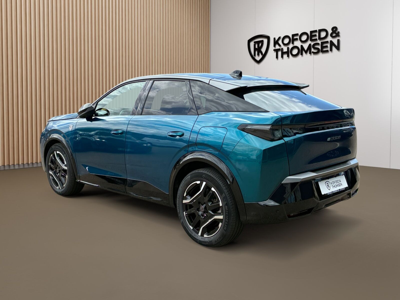 Blå Peugeot e-3008 fra 2025