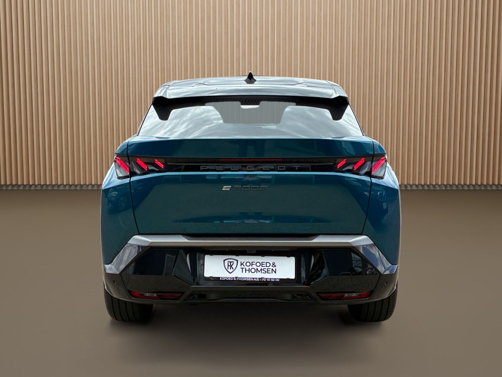 Blå Peugeot e-3008 fra 2025