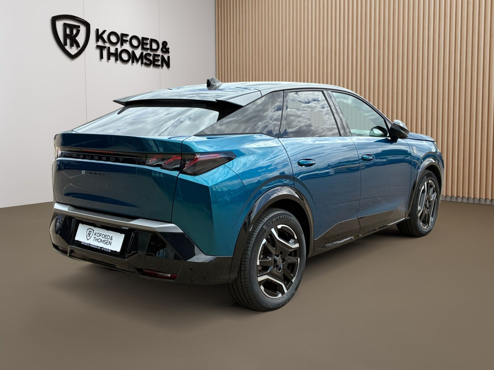 Blå Peugeot e-3008 fra 2025